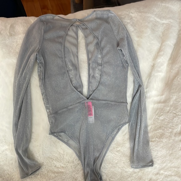 BRAND NEW La Senza bodysuit - ULTRA SEXY GREY & SILVER METALLIC LACE - size M - Picture 2 of 5